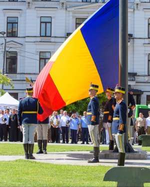 ilitarii români participă la parada oficială din Franţa
